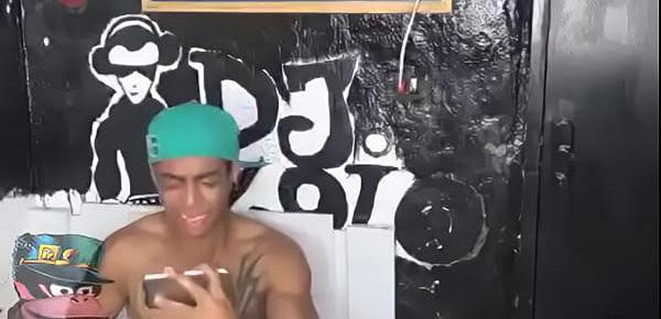 Zoio 100 motivado muito puto gozando na cara da mae